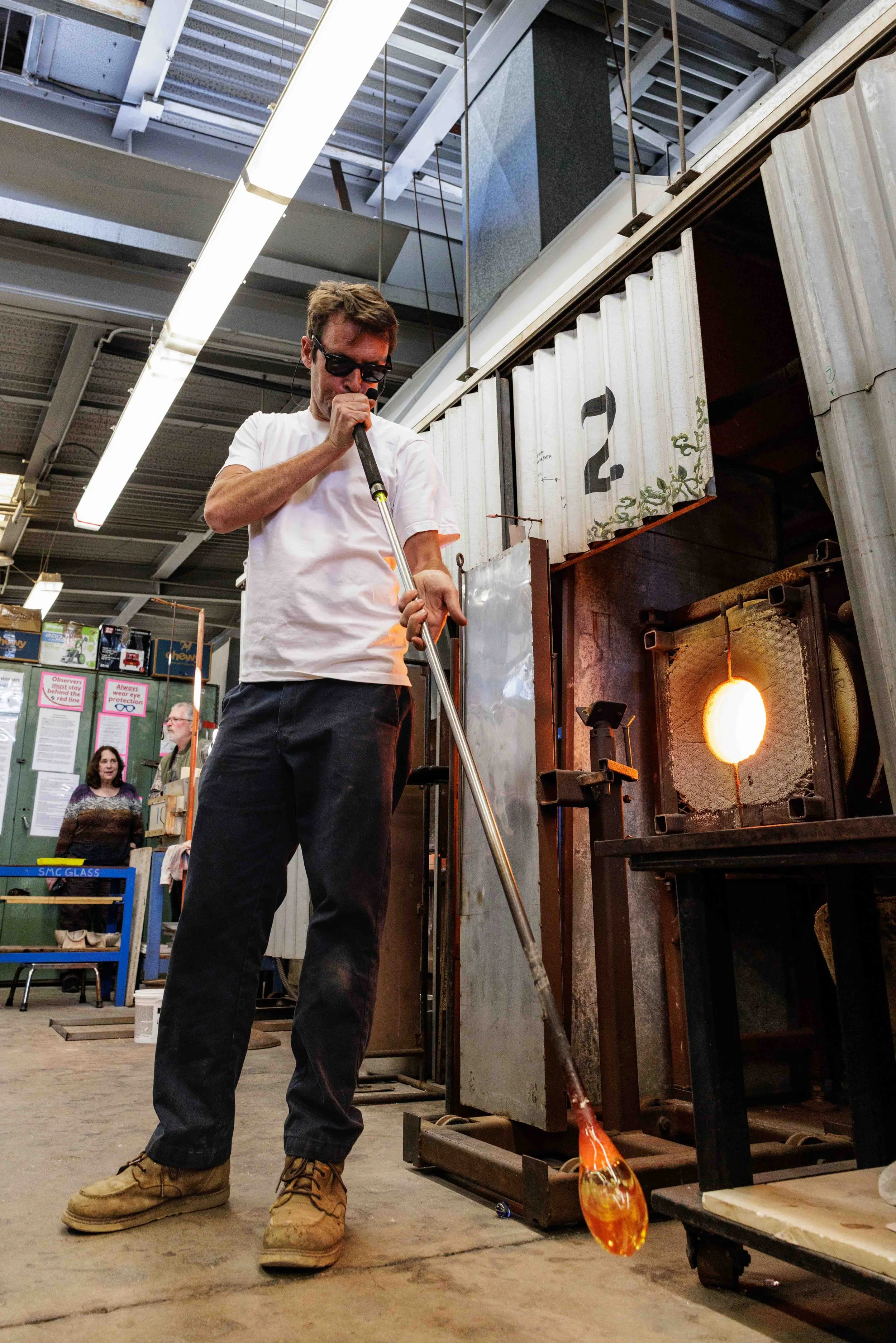  Los Angeles based glass and metalwork artist Evan Chambers blows glass in the hot shop as part of a demonstration resulting in two complete pieces at SMC's arts complex in Santa Monica, Calif., Monday, April 27, 2026. (Elizabeth Bacher | The Corsair