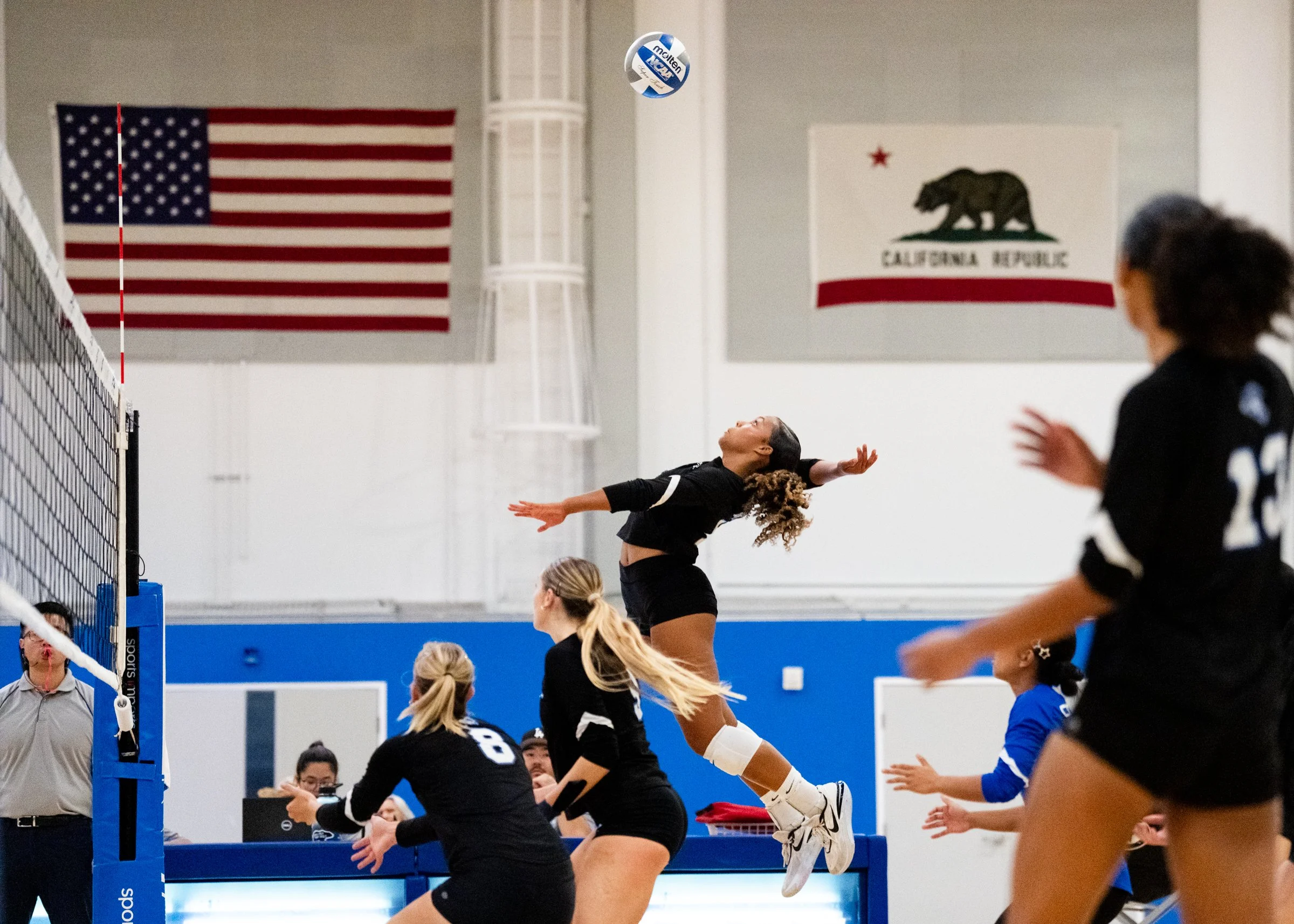  Santa Monica College (SMC) Corsairs Women’s Volleyball Outside Hitter, Quinci Wilder (14) with a spike during a game against Orange Coast Pirates in Santa Monica on Friday, Sept 11, 2026. Corsairs win with 3 straight sets. (Jason Purisima | The Cors