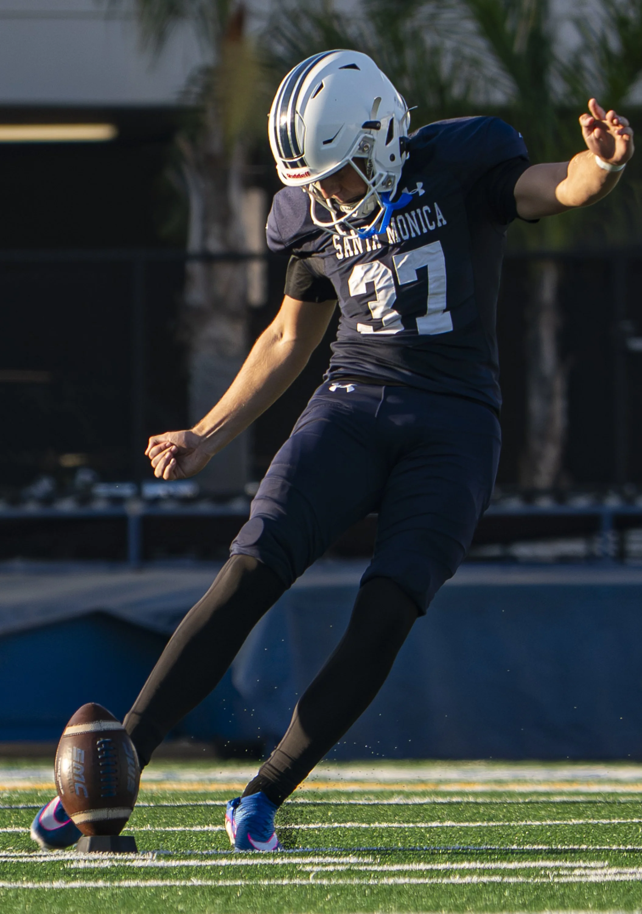  Santa Monica College (SMC) Corsairs starting kicker #37 Jack Malloy during kick off the second half of the home game were SMC Corsairs beat the Glendale Community College (GCC) Vaqueros 44-14 at Santa Monica College in Santa Monica, Calif.,Saturday 