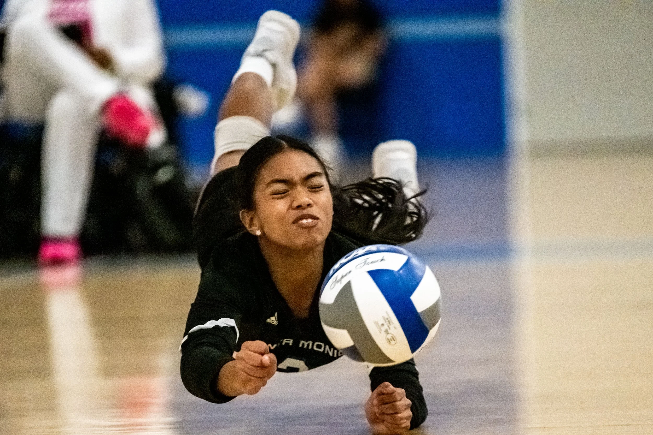  Santa Monica College (SMC) Corsair Elanor Serrano  (2) dives for the ball during the game with the Santa Barbara City College Vasqueros on Wednesday, September 23, 2026, Santa Monica, Calif. The Corsair won 1-0 . The Corsairs defeated the Vaqueros 3