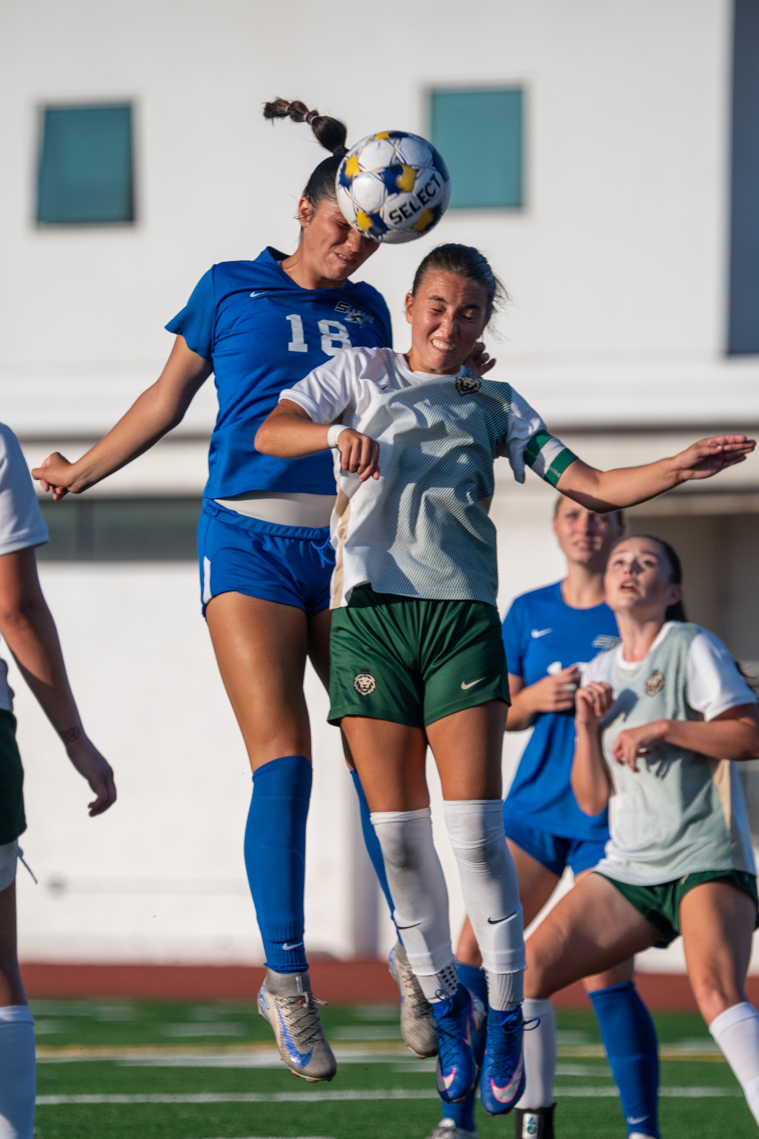  Santa Monica College (SMC) Corsair Mikayla Mata (18) header for a goal during the game with Valley Community College Monarchs on Friday, September 25, 2026, in Santa Monica, Calif. The Corsair defeated the Monarchs 4-2. (Tom Rosholt | The Corsair) 