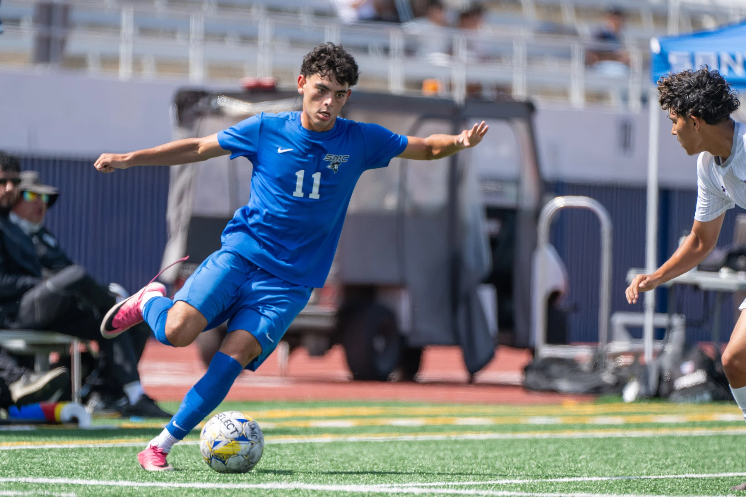  Santa Monica College (SMC) Corsair Miguel Cano (11)  passes the ball up the pitch during the game with Norco Community College on Friday, September 25, 2026, Santa Monica, Calif. The Corsairs tied the Mustangs 3-3.. (Tom Rosholt | The Corsair) 