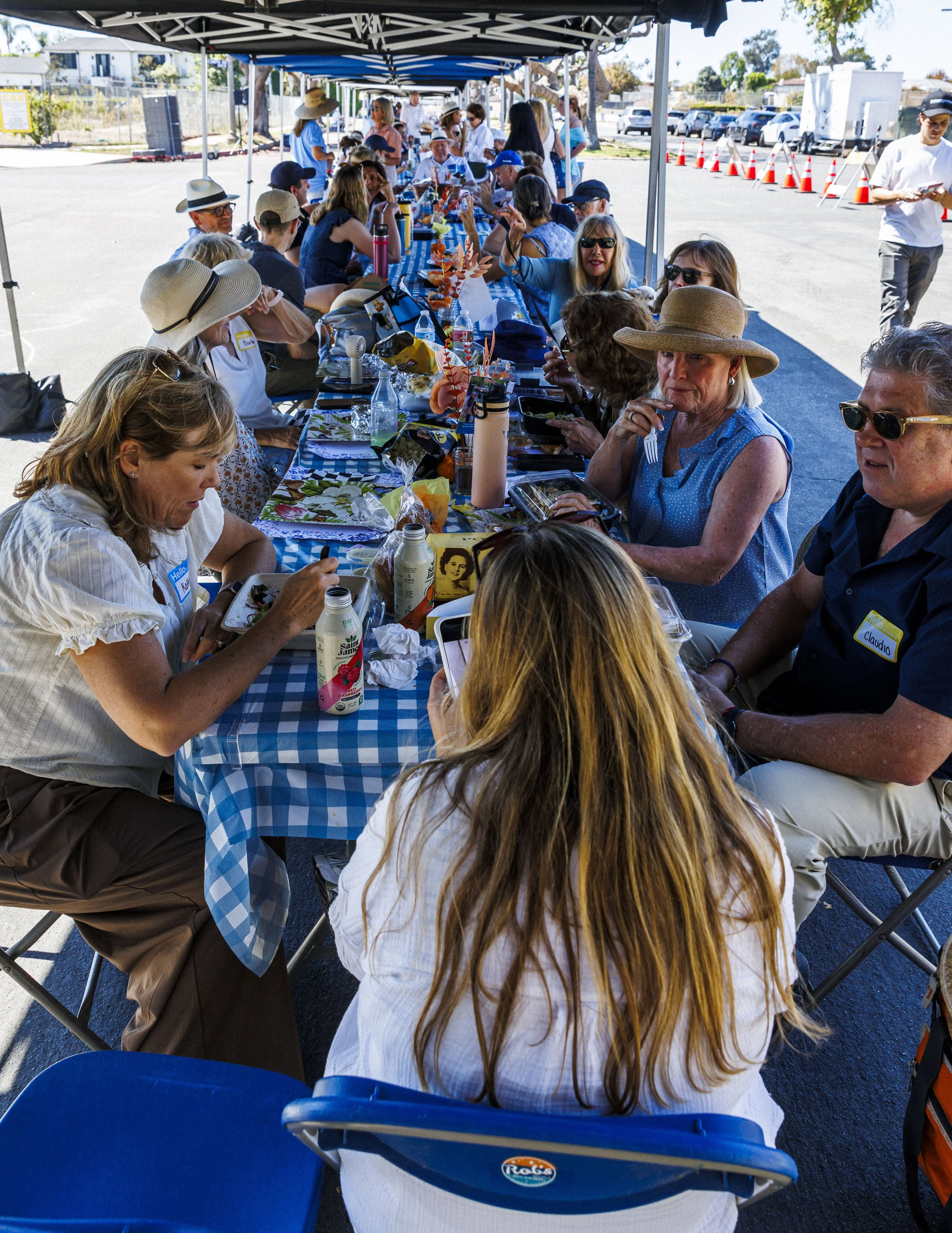 DeLaBarreda_Guillermo_NEWS_LongestTablePotluck_7878.jpg