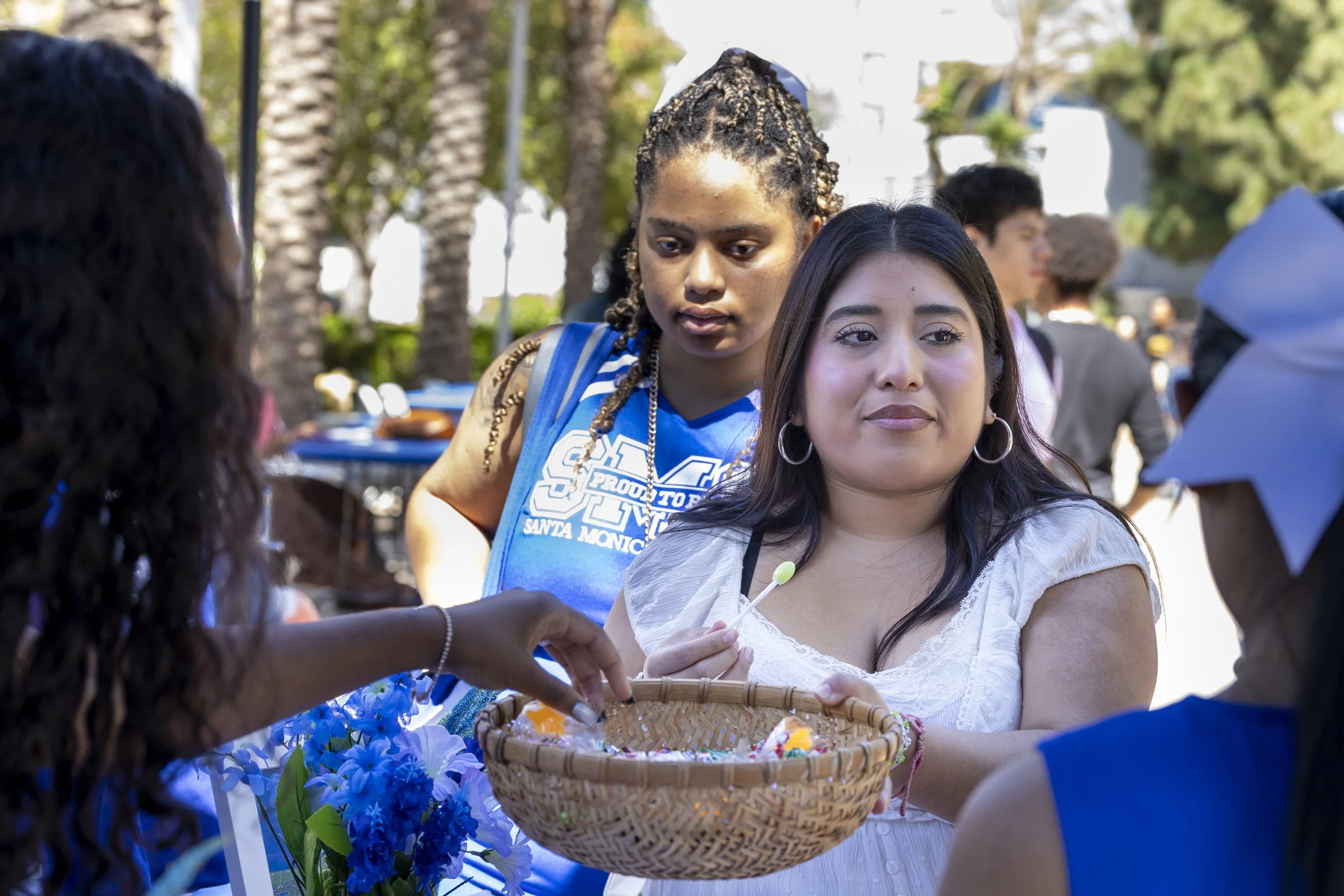  Santa Monica College (SMC) Adelante Club Secretary Vanessa Gutierrez, a Child Education major, serves candy to Cheer Club members during Club Awareness Day on the SMC Main Campus Quad on Tuesday, Sept. 29th, 2026, in Santa Monica, Calif. (Silke Eich