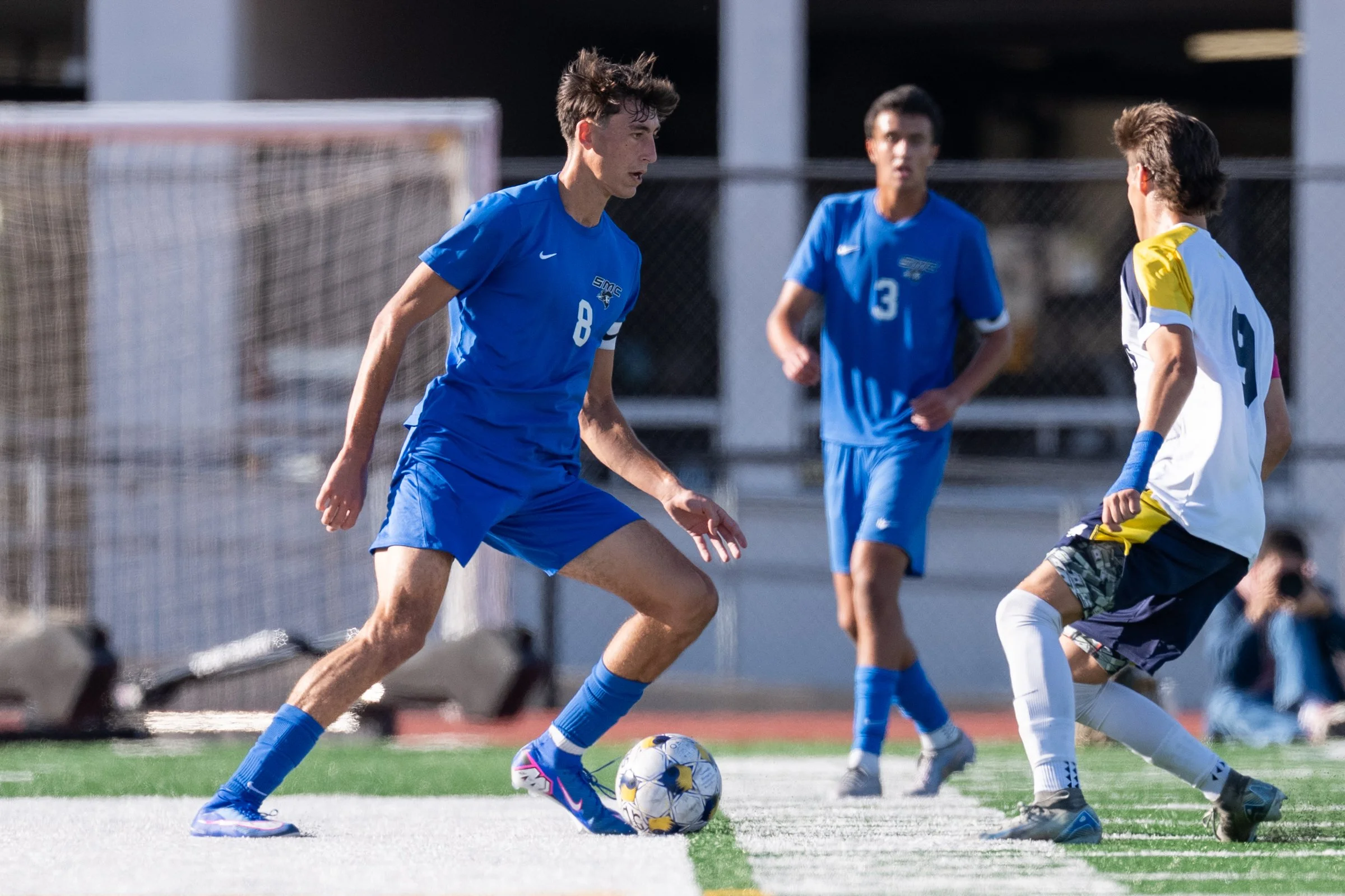  The Santa Monica College Corsairs Leo Blanchet (8) dribbling and assessing the field near midfield during the first half of the game versus College of the Canyons Cougars on Tuesday, Oct. 13, 2026, at Corsair Field in Santa Monica, Calif. Corsairs d