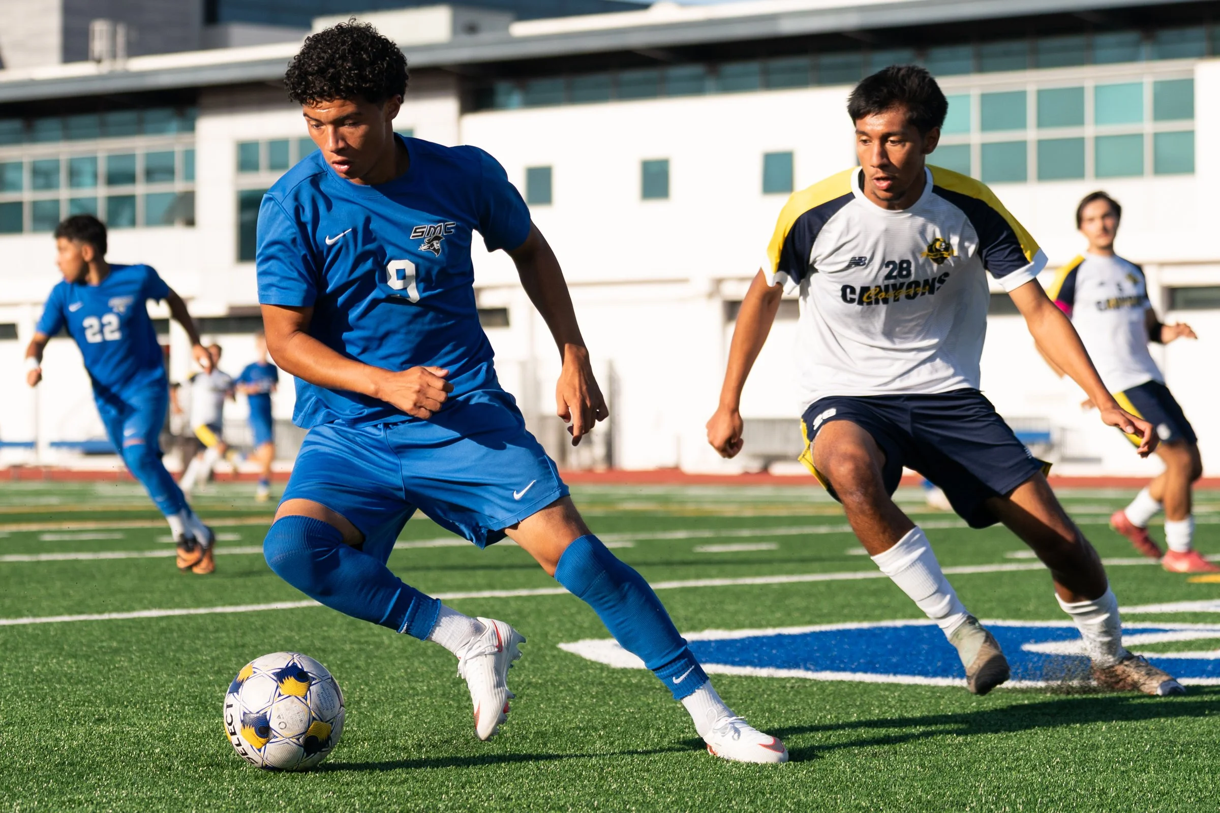  The Santa Monica College Corsairs Robert Mejia (9) dribbles and changes direction away from the goal to reset in the first half of the matchup against College of the Canyons Cougars on Tuesday, Oct. 13, 2026, at Corsair Field in Santa Monica, Calif.