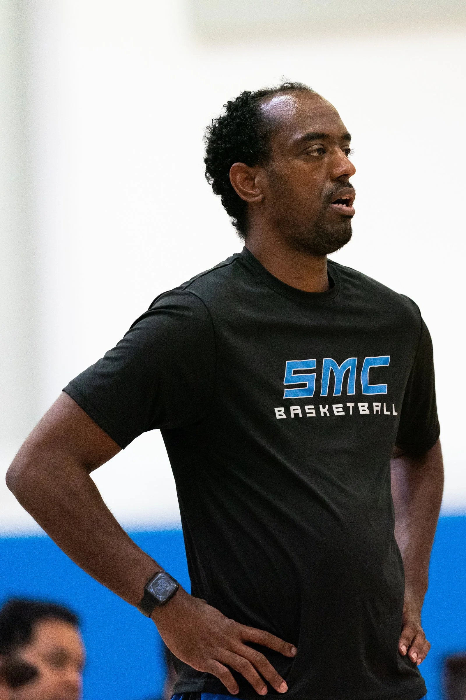  The Santa Monica College (SMC) Corsairs Men’s basketball Head Coach Malik Bray coaching sideline against LA Harbor College Seahawks in the second half of the scrimmage game on Friday, Oct. 16, 2026, at Corsair Gym in Santa Monica, Calif. Corsairs lo