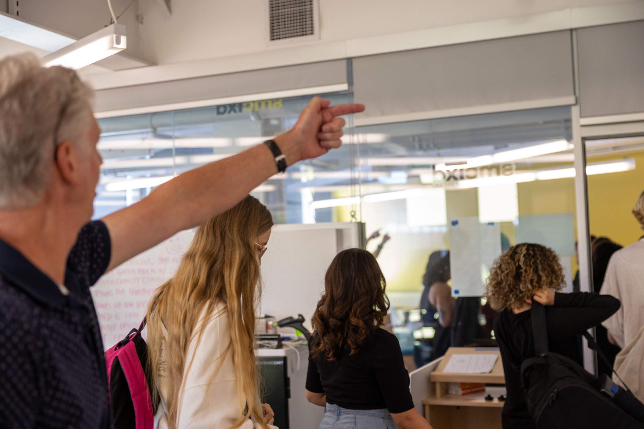  Instructor Eric Minzenberg points the way out as students leave Room 271 during the Great California ShakeOut earthquake drill at Santa Monica College’s Center for Media and Design in Santa Monica, Calif., on Thursday, Oct. 15, 2026. Students evacua