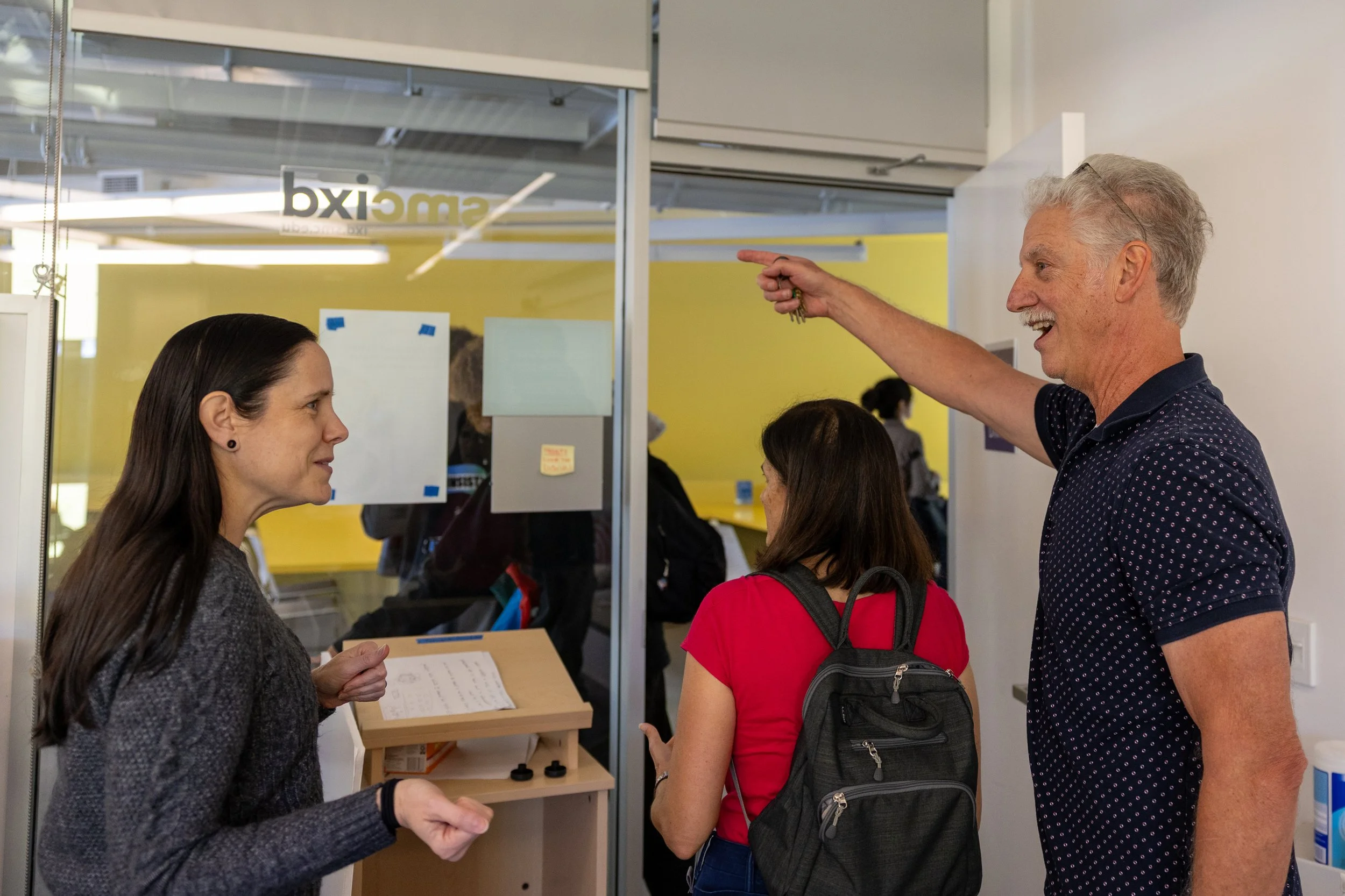  Instructor Eric Minzenberg points the way out as students leave Room 271 during the Great California ShakeOut earthquake drill at Santa Monica College’s Center for Media and Design in Santa Monica, Calif., on Thursday, Oct. 15, 2026. Students evacua