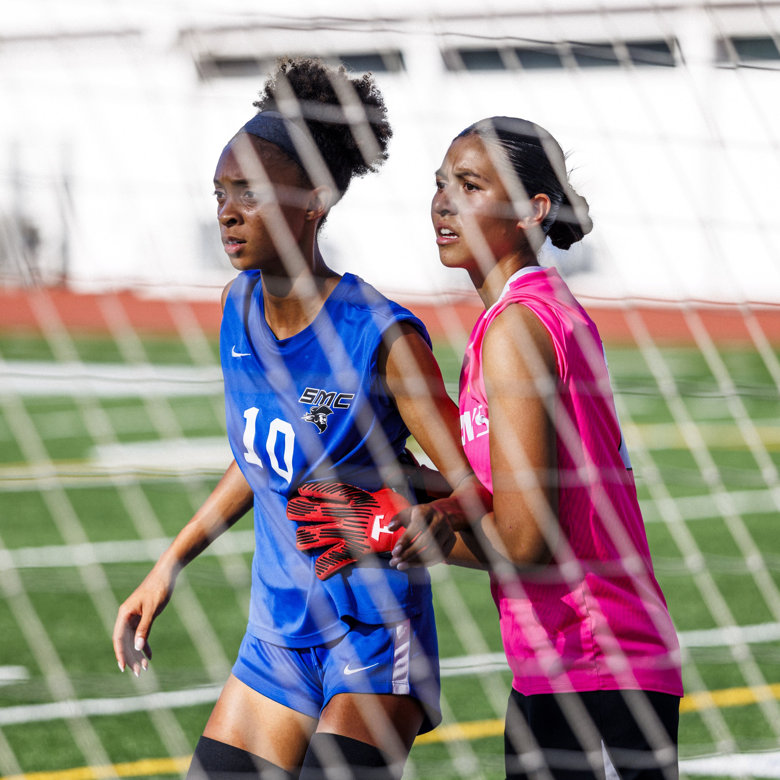  Santa Monica College (SMC) Corsair forward Ashton St. Claire (10) (left) and College of the Canyons Cougars goalkeeper Jaiden Bolosky (0) (right) await a corner kick during the team’s match against the College of the Canyons Cougars on Friday, Oct. 