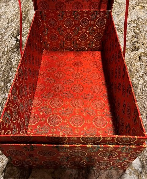 Large gift box inside.jpg