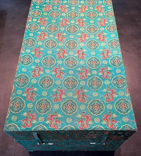 Green gift box.jpg
