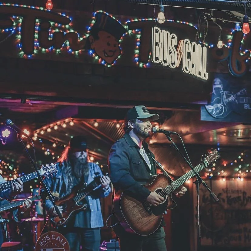 Always a good time @buscallnashville @tinroofnashville 📸 @dannebradenphotography