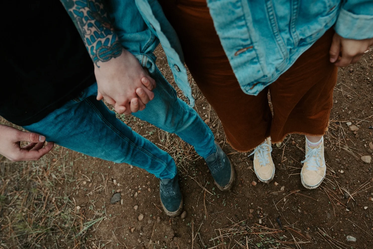 16_Sisters_Oregon_Adventure_Session-20_Oregon_couple_engagement_Bend_adventure_Photography_PNW_longboard.jpg