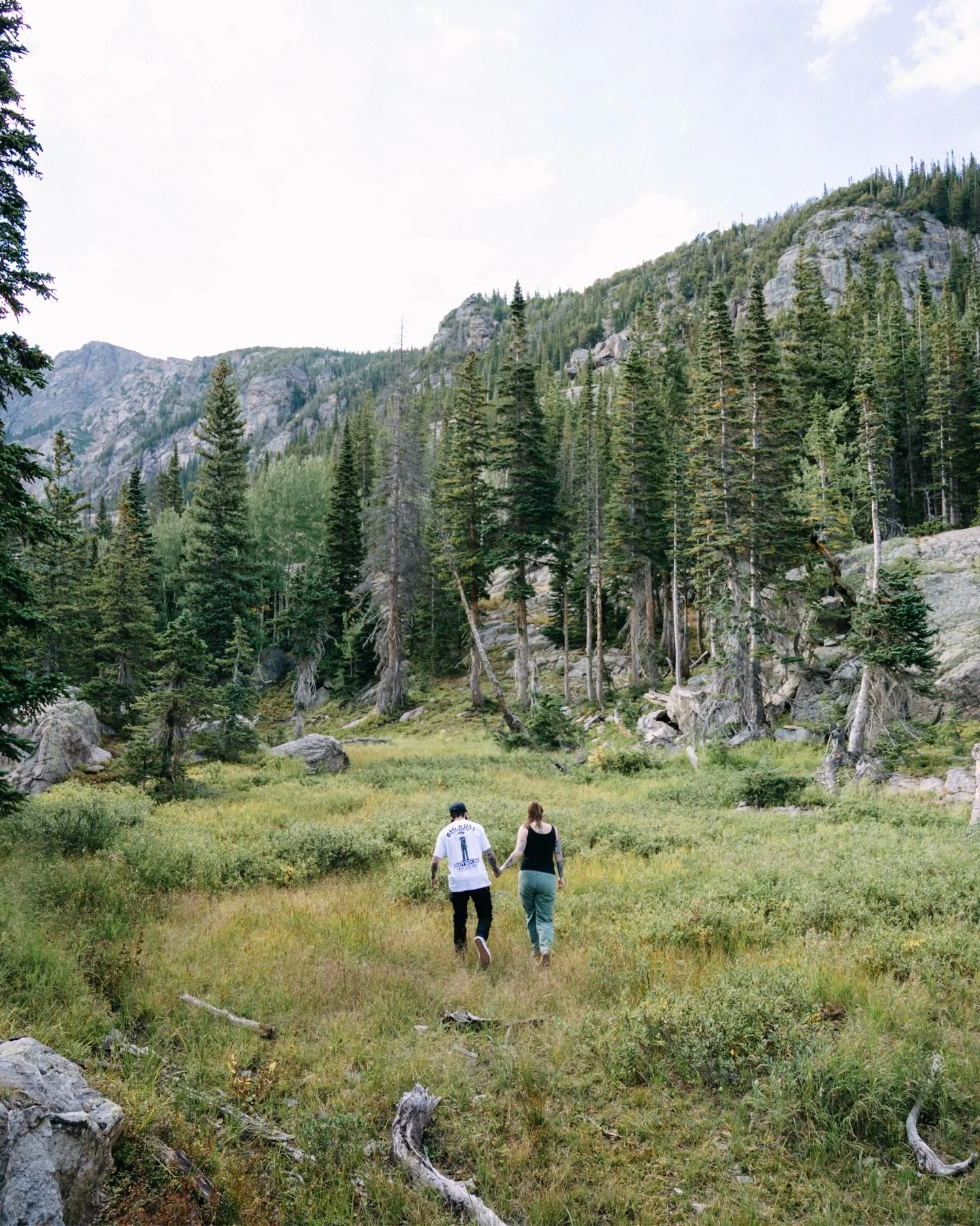 Thinking about when everything was green 💚 (and when these two got engaged). 

#coloradoweddingphotographer #colorado