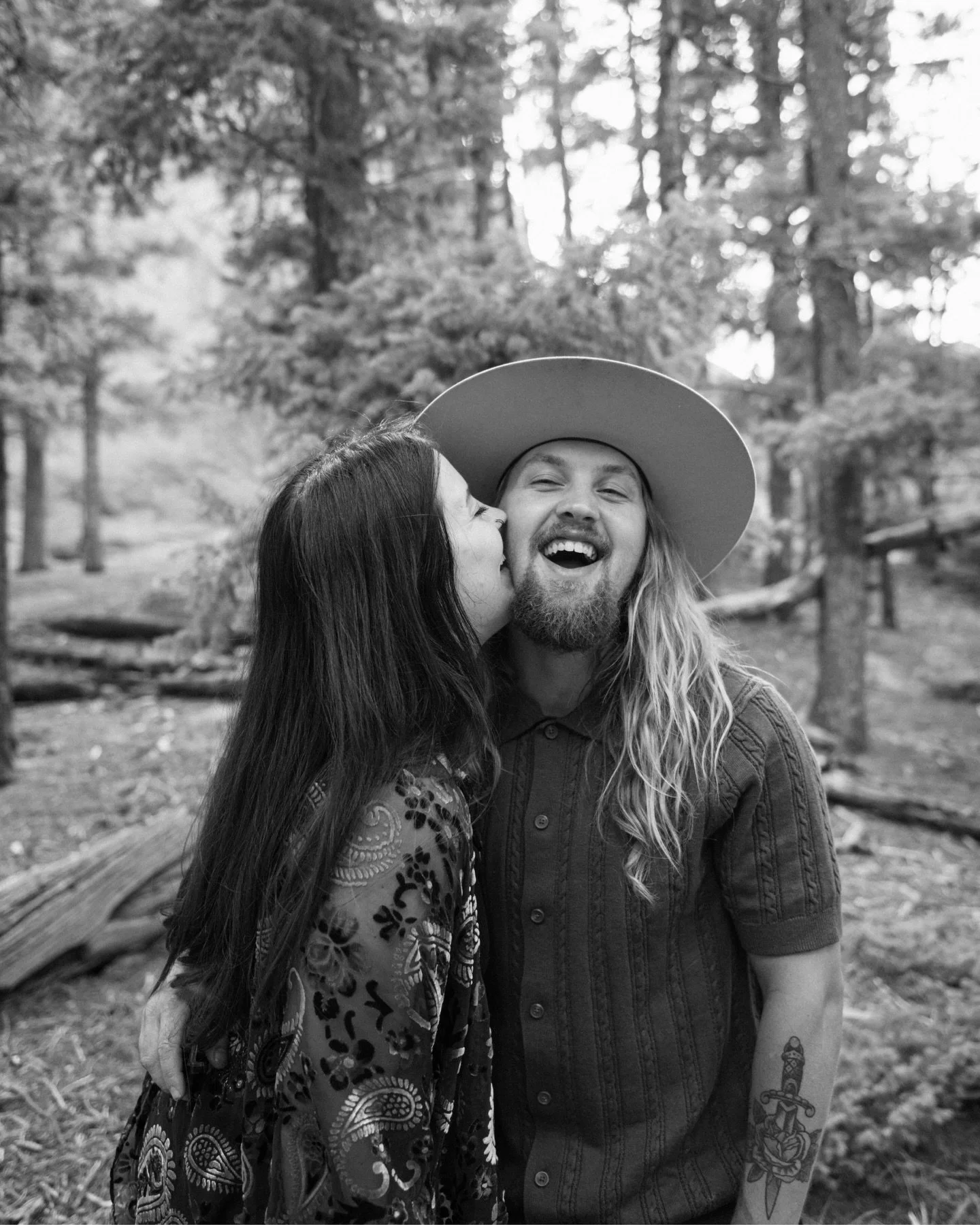love love love. 

these two got engaged yesterday so I&rsquo;m posting these photos to celebrate! 🥂 cheers to being in love.

#coloradoweddingphotographer #colorado_creative #coloradoengagementphotographer #engaged