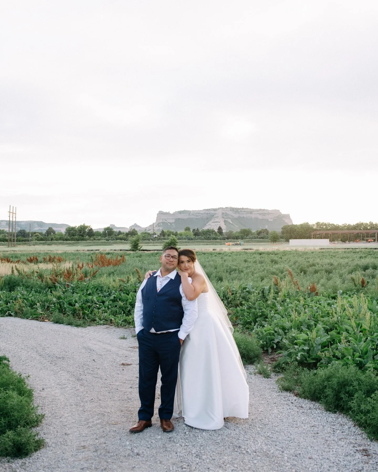 Turns out Nebraska is beautiful. Almost as beautiful as these two love birds.❣️

second shot for @isabelhenryphoto 📸

#travelweddingphotographer #travelwedding #travel #documentaryweddingphotographer