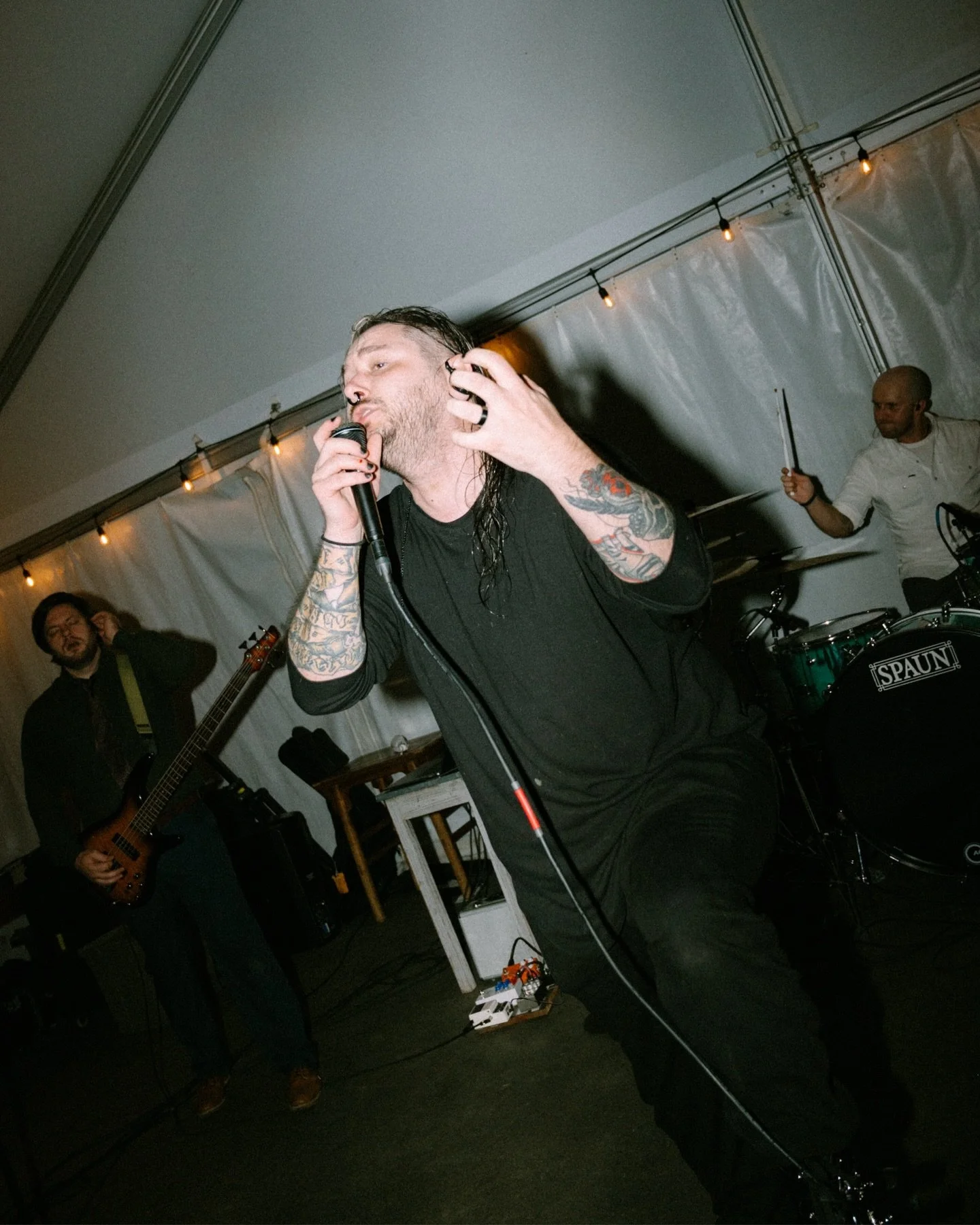 when the reception band is a screamy one !!! hell yeah count me in. 🤘🏻 

second shot w/ the goat @hennessyphotoco 

#travelweddingphotographer #altwedding #altweddingphotographer #travelwedding