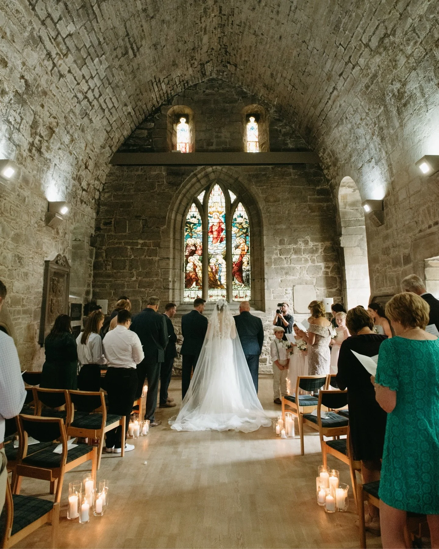 manifesting more international destination weddings in my future please + thanks. 🤞🏼 big throwback to this perfect day w/ my girl @era26_photography 

#destinationweddingphotographer #travelwedding #travelweddingphotographer #scotlandwedding #scotl