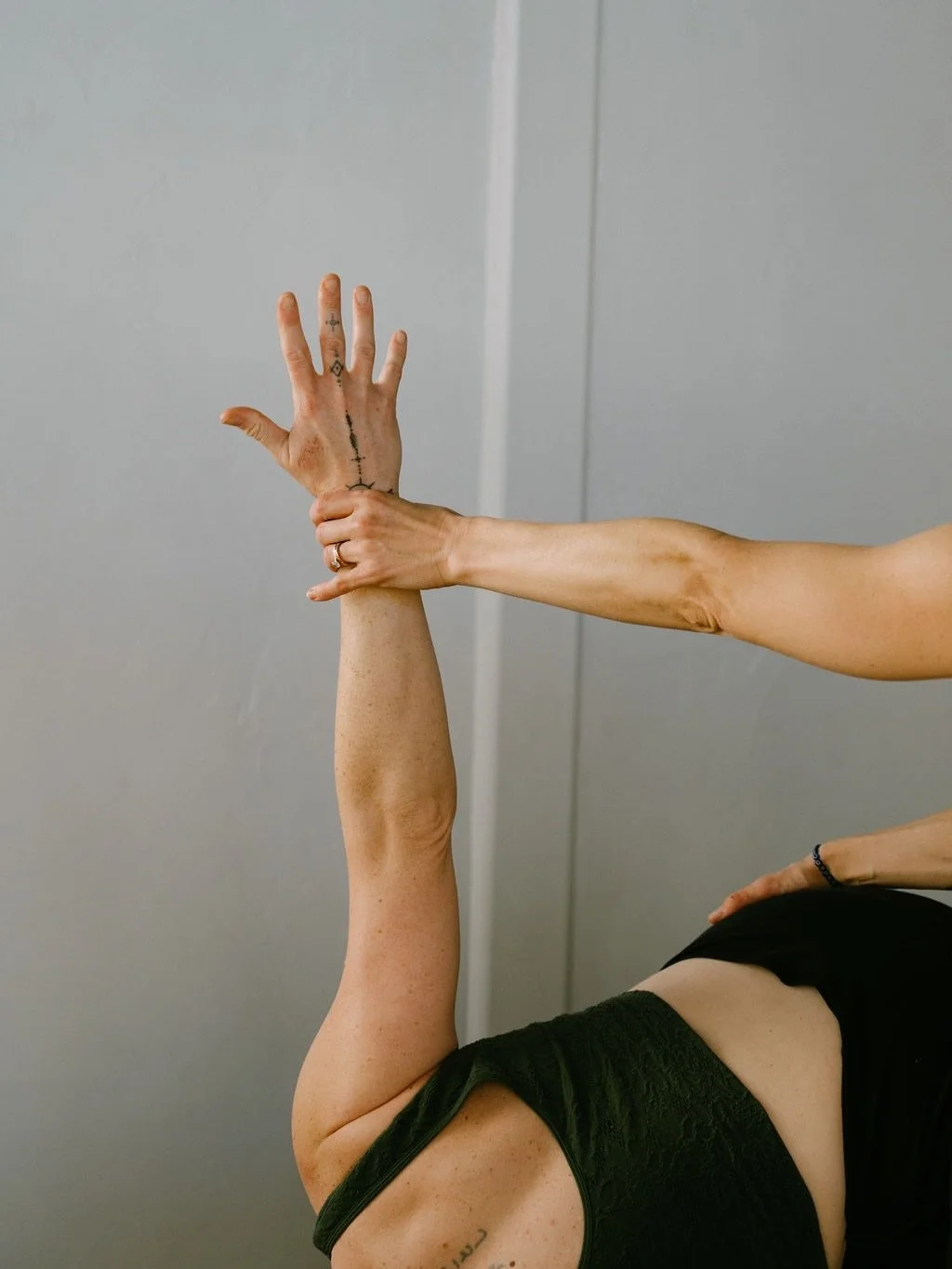 Got to do something a little different recently with @outhereyoga 🙏🏼 Feels good to get creative in the off season + feels even better to have found such a special place in my new community. ✨

#steamboatsprings #steamboatco #yogaphotography