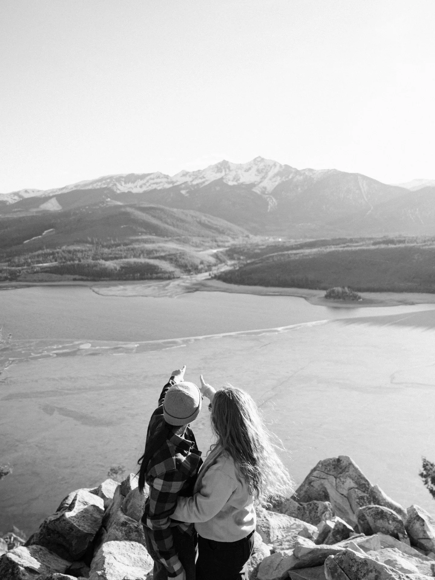 me: *sees a cute couple at an overlook* 
&ldquo;hey you two wanna do a 5 min photoshoot?&rdquo; 🤘🏻shoutout to T + C for yapping with me and letting me snap a few photos. come back to Colorado soon!