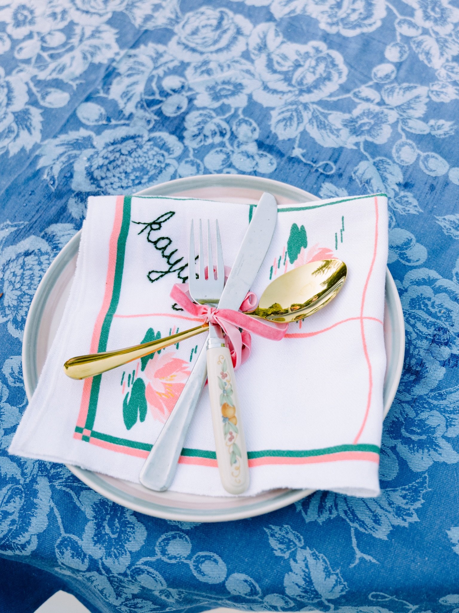 In honor of yesterday&rsquo;s Earth Day, I wanted to highlight one of my favorite ways to make wedding decor sustainable; thrifting ✨ 

I know that thrifting/DIY decor is not for everyone, but if it&rsquo;s something that&rsquo;s on your radar, I say