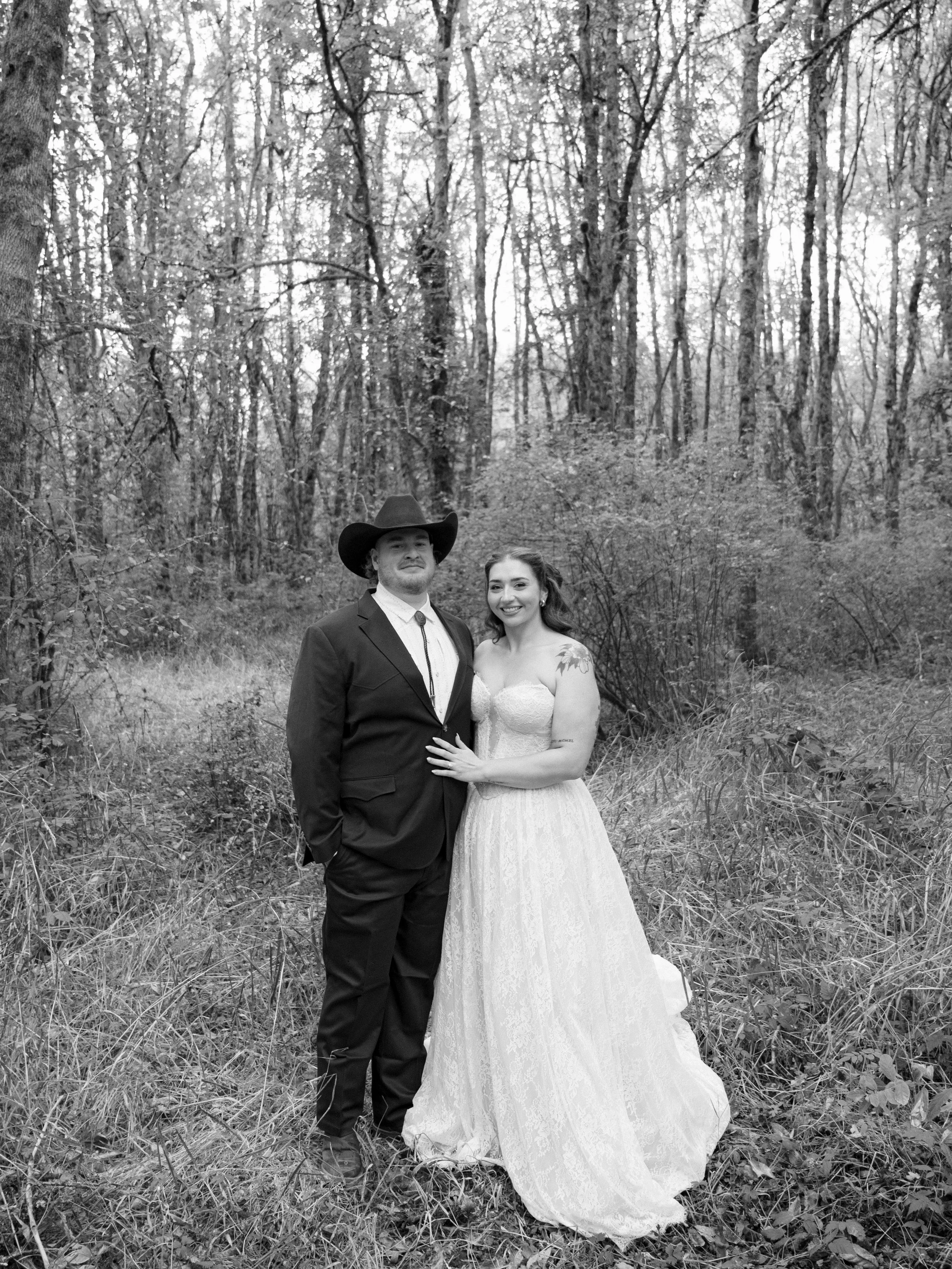 Just a teeny tiny sliver of the gallery I sent off yesterday, some film some digital, my last west coast wedding of the season! Can&rsquo;t get an enough of these cuties. 

vendors: 
planning @yourperfectbridesmaid 
photo @itscourtneyhellen 
bridal h