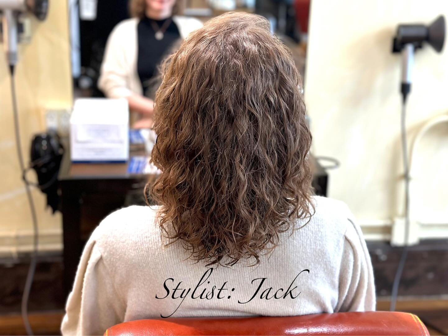 Women&rsquo;s Perm + Cut 
Stylist: Jack

Summer is near ☀️
How about some nice beachy waves 🏖️

We offer: cuts, perms (cold, digital, straightening), coloring, and treatments! 💇🏻&zwj;♀️💇🏻💆🏻&zwj;♂️💆🏼&zwj;♂️✂️

Looking forward to seeing you so