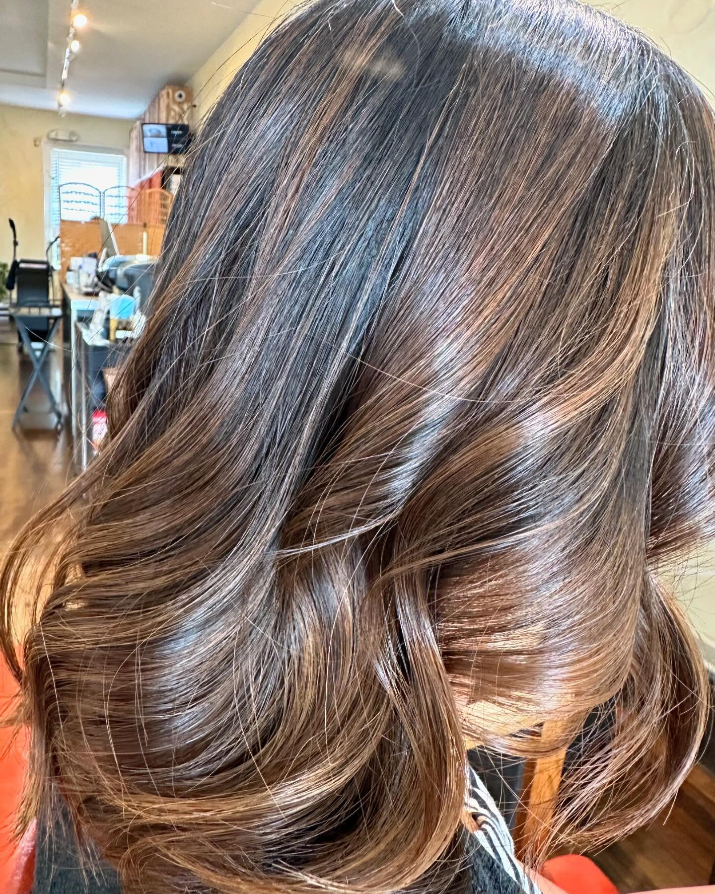 Air Highlights
Stylist: Jack

Air highlighting will help you get more natural highlights than regular highlights! Try it out today :) 

We offer: cuts, perms (cold, digital, straightening), coloring, and treatments! 💇🏻&zwj;♀️💇🏻💆🏻&zwj;♂️💆🏼&zwj