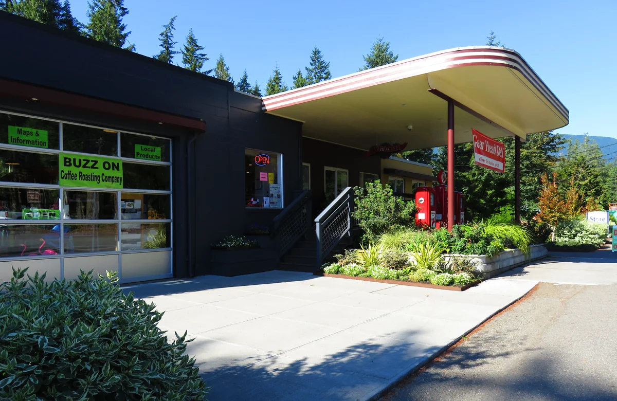 Community Park Cafe –a $450,000 sponsorship donation to purchase the Mowery property adds a bronze dedication plaque in the Cafe.