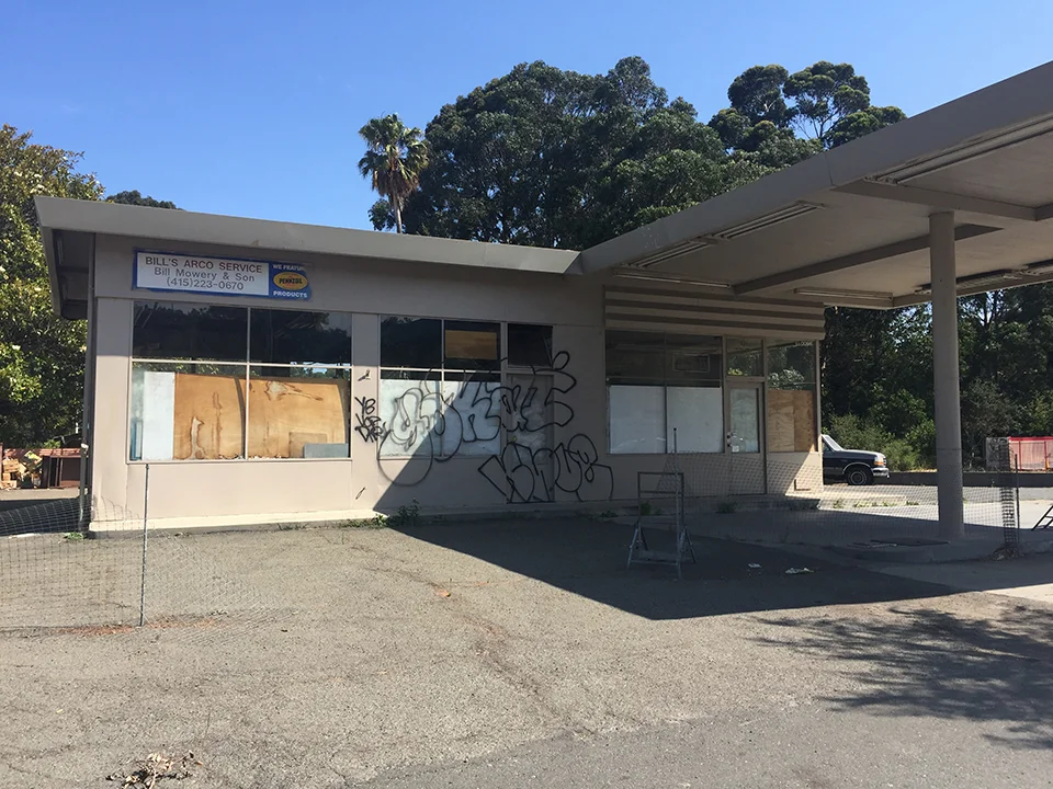 This is how the gas station looks today.