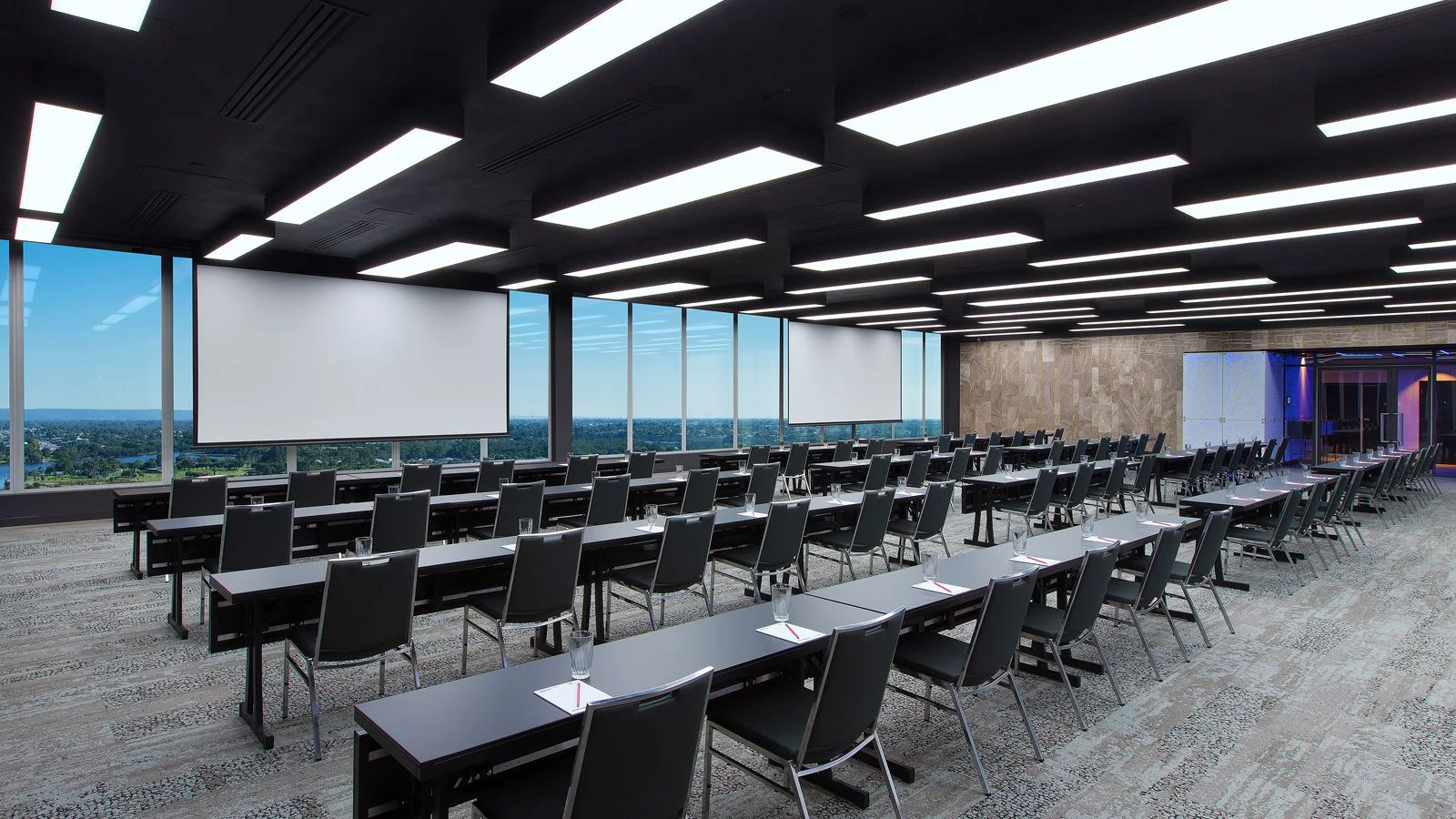 Aloft Projector screens tactic_meetings.jpg