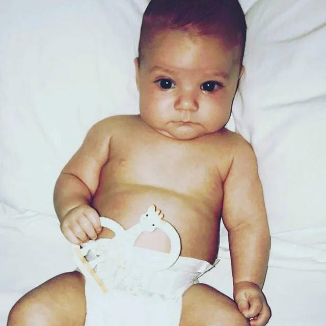 Just taking it easy because i can and i am teething! 
#sopureteethingring #teethingring #bestteethingtoy #teethingtoy #naturalrubber #nontoxicpaint #sophiethegiraffeaustralia #teether #teethingbaby #organic #babyshowergift #instababy

Adorable! 💛 @stephdykes92