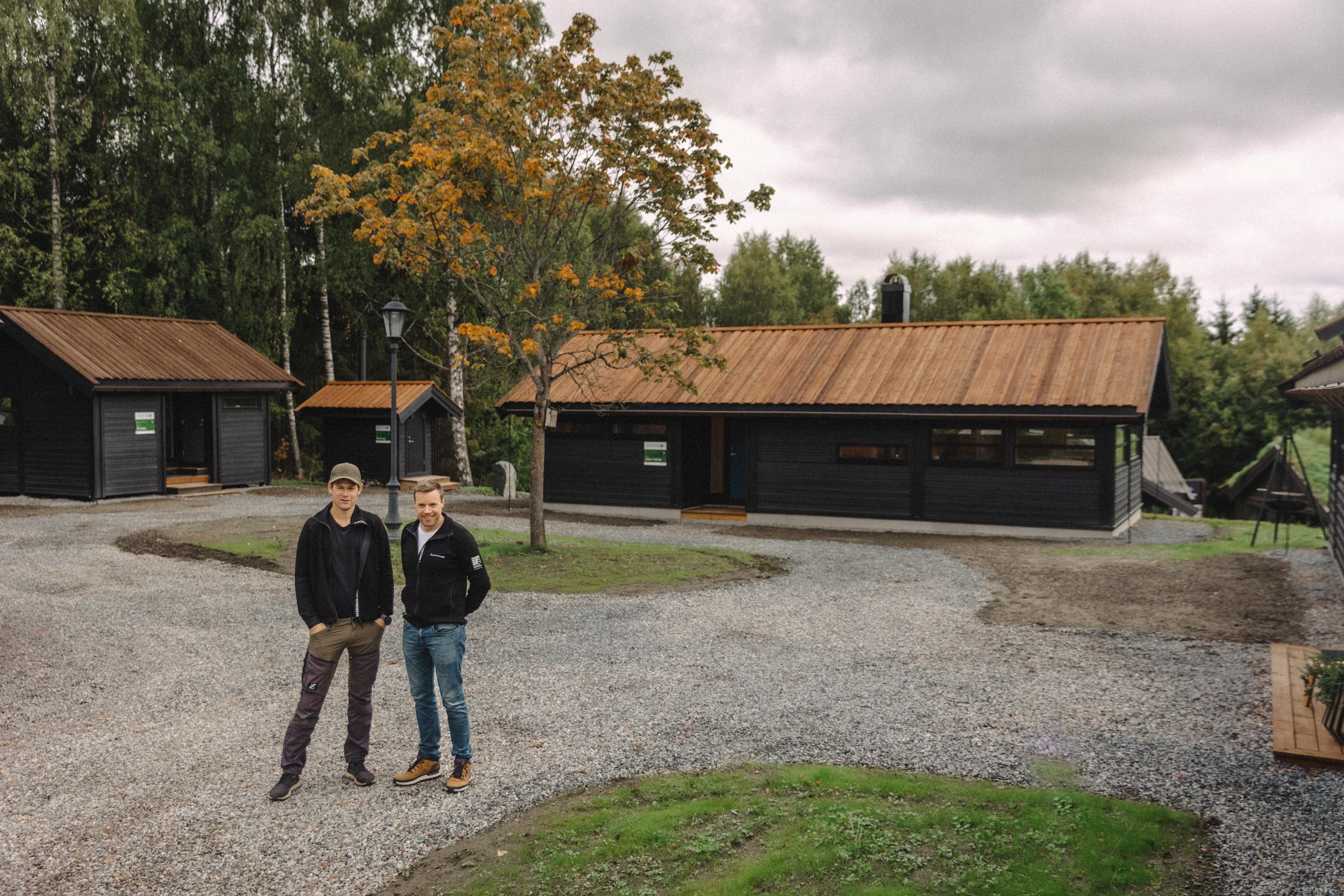 Velkommen til Ålhyttatunet på Hellerudsletta