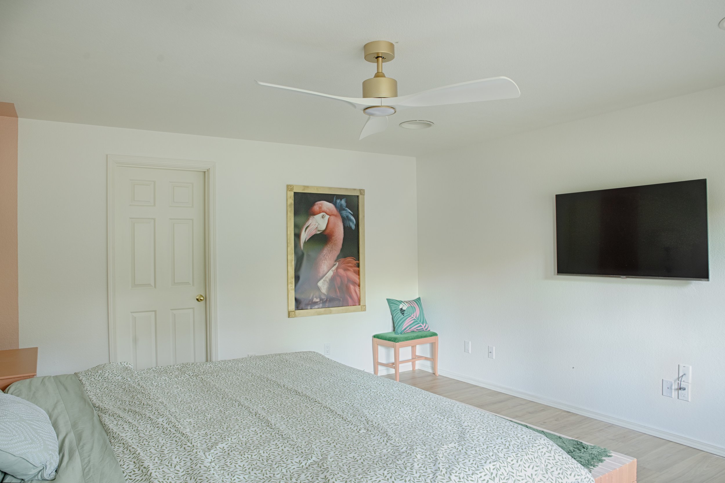 flamingo eclectic decor king bed hoodsport.jpg