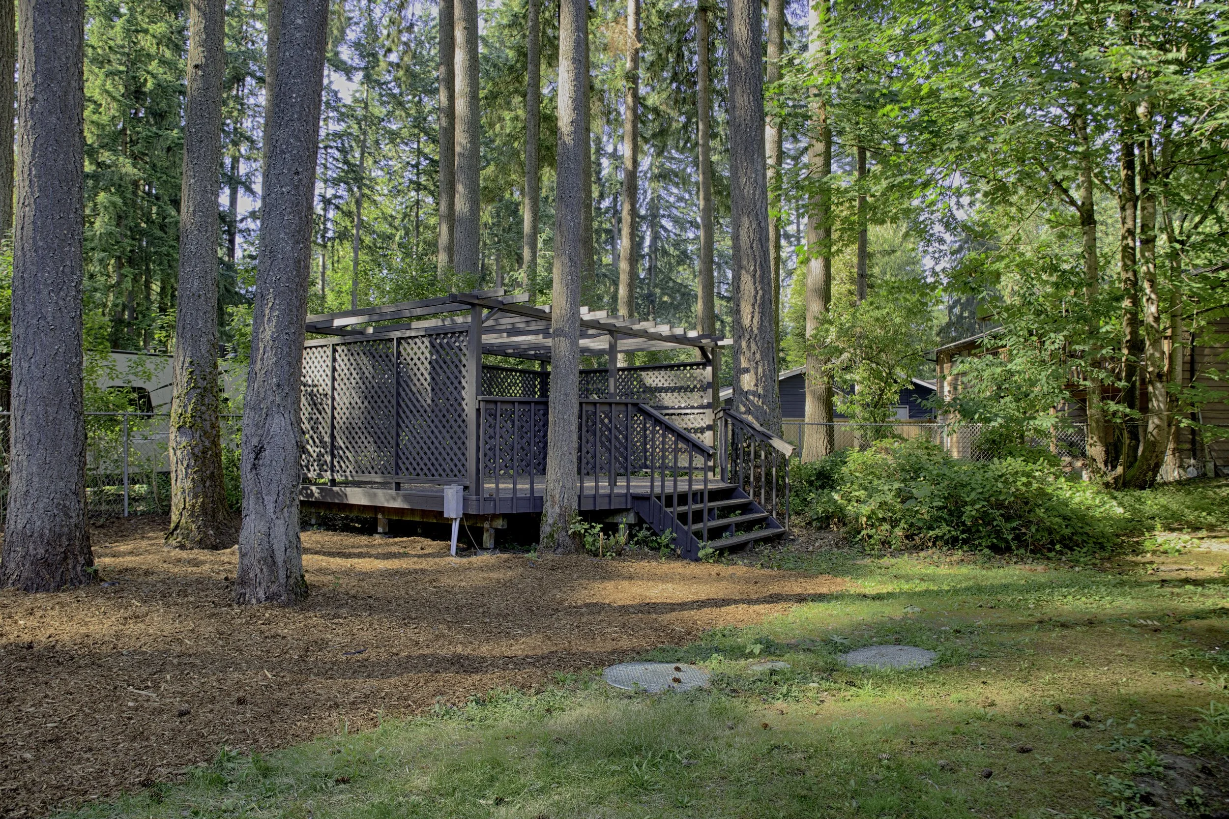 Fully fenced side yard with pergola deck