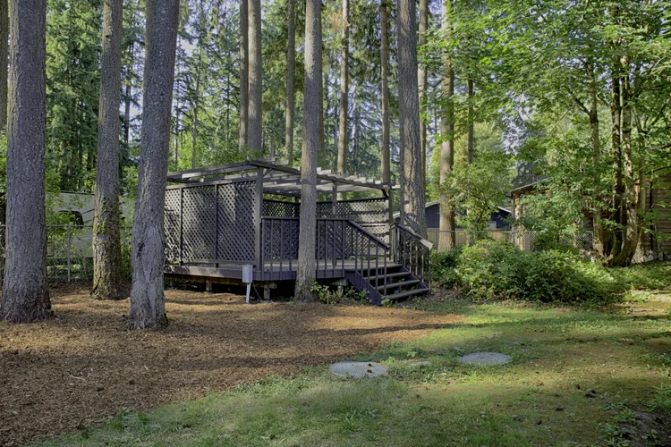 Fully fenced side yard with pergola deck