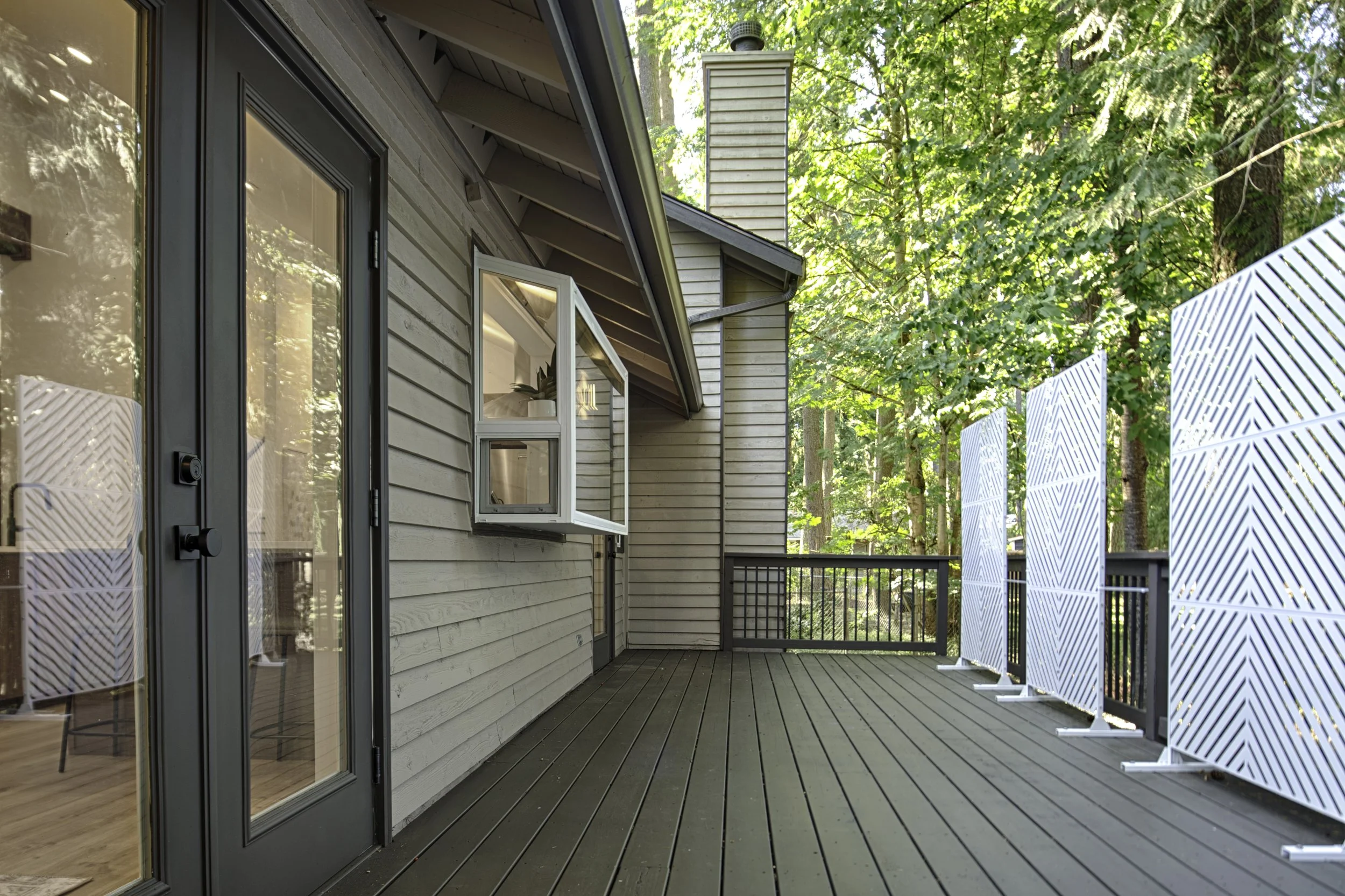Fire table deck (photo doesn’t display fire table, which is installed and included with rental)