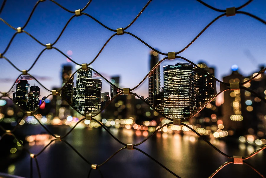 Heading north over the Story Bridge at dusk
