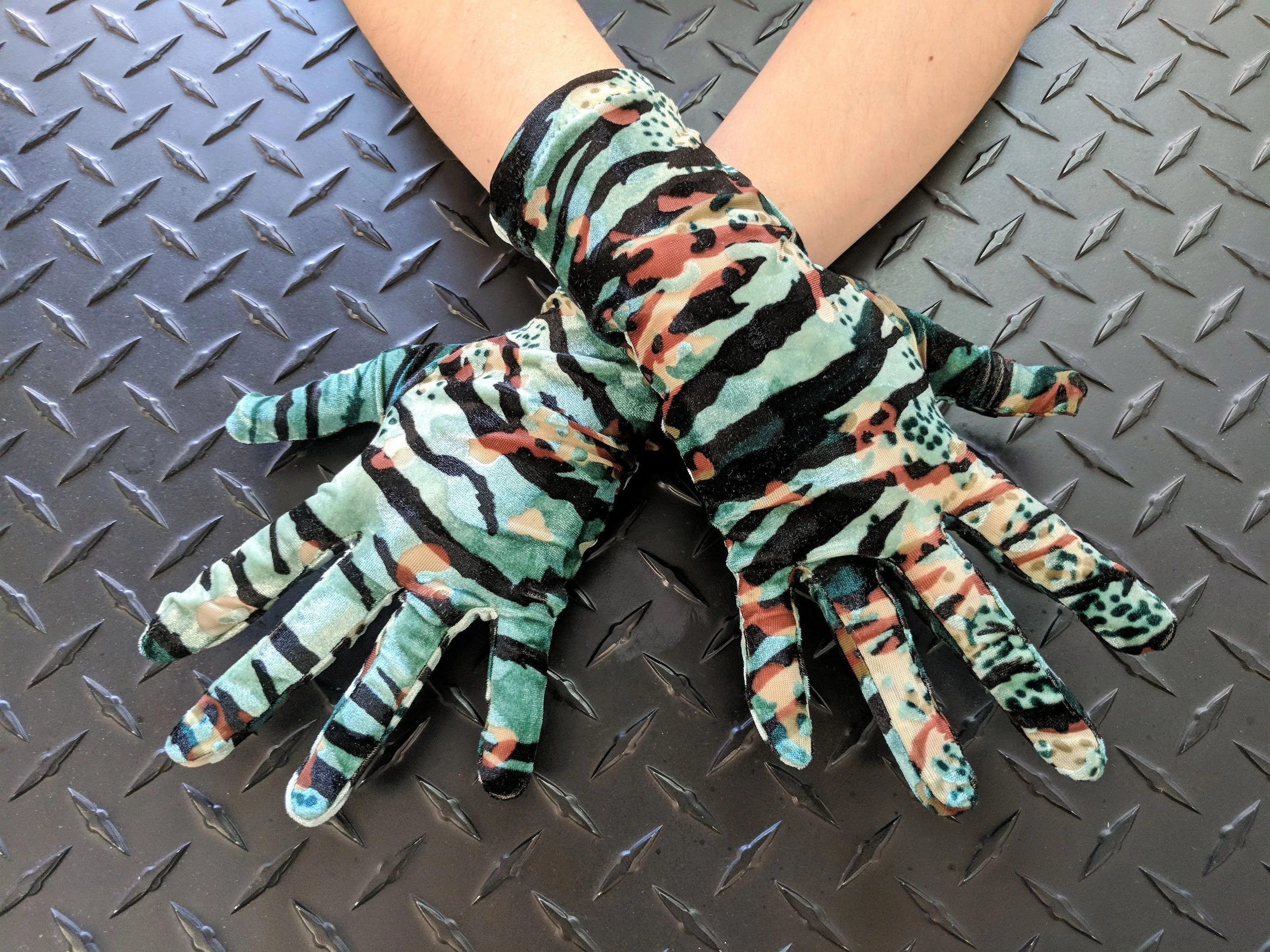Comfort And Compression Wing Weft GLOVES Inc