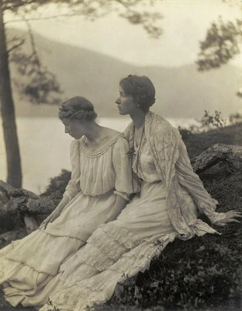 Two Women Under a Tree , 1908