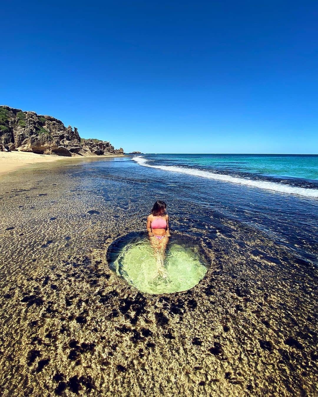 Some days are just pure weather perfection for Penguin Island... Today is one of those days!
@dany_perth is making the most of this spectacular Friday amongst the mermaid pools at the back of this spectacular island! Come join us for a Fri-YAY like n