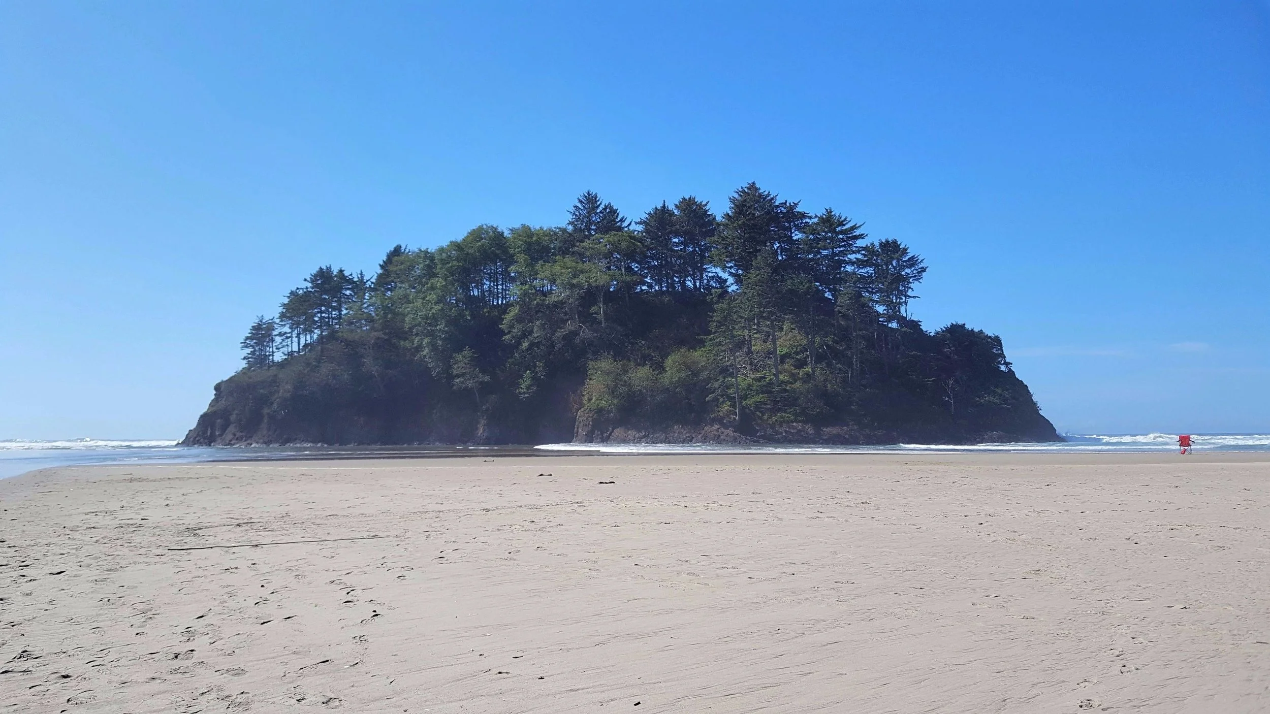Could you imagine getting engaged here?! This isn't at Cape Kiwanda but it's close. This is Proposal Rock and the entire beach is beautiful here!