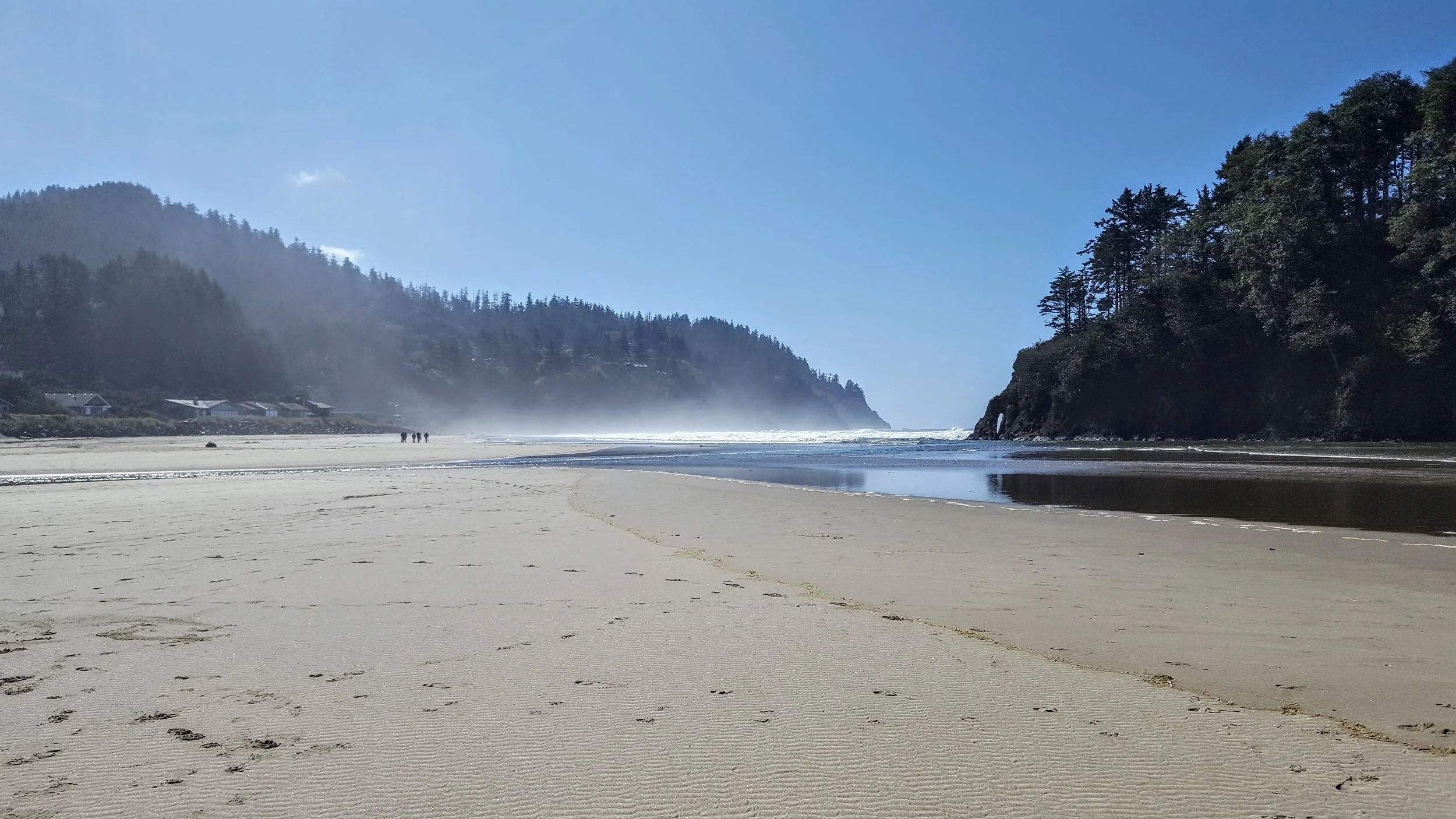 Another shot, If you're in the area (south of Cape Kiwanda), it's worth a stop! We made lunch here and it's breathtaking!