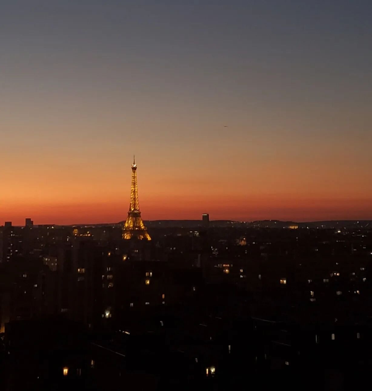 Airbnb with million dollar views🤩 The many lewks of the The Iron Lady. Our last 4 days spent staring at the Eiffel Tower 24/7.
.
.
#isntshelovely #isntshewonderful