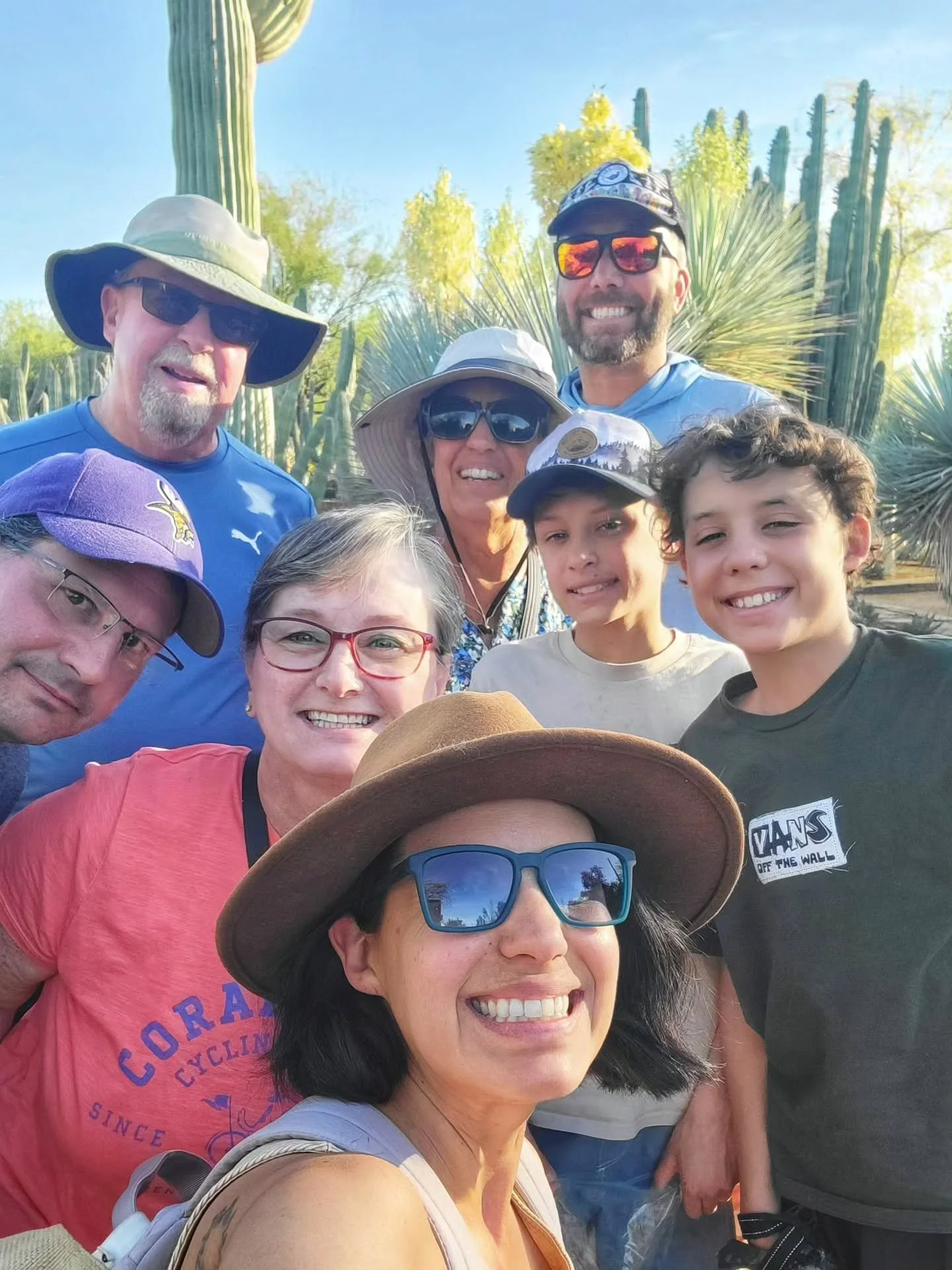 I love you, spring break!🌵 Especially when you include extreme heat (107&deg; was the max!), tons of water activities, desert botanical gardens that turn into magical light shows at night, spring training baseball games, morning visits to see our fa