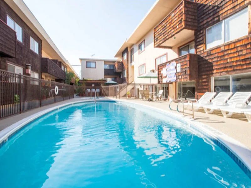 5400 Newcastle #31.jpg