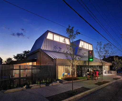 Carnegie Library of Pittsburgh – Knoxville, designed by Paul Schweikher in 1965, was renovated by GBBN in 2016. Photo: Ed Massery. Courtesy GBBN.