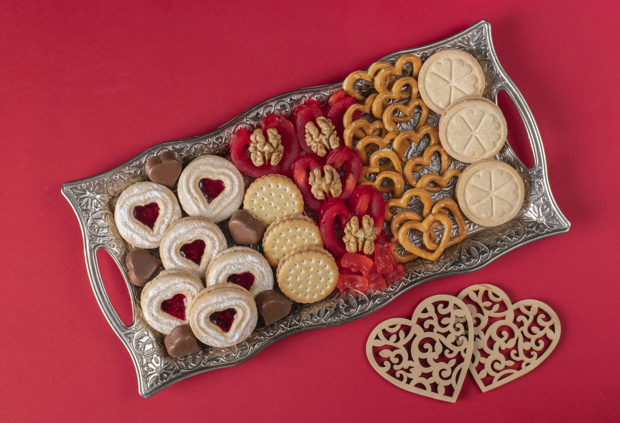 Valentines_Day_Sweets_On_Tray_original_2159358.jpg