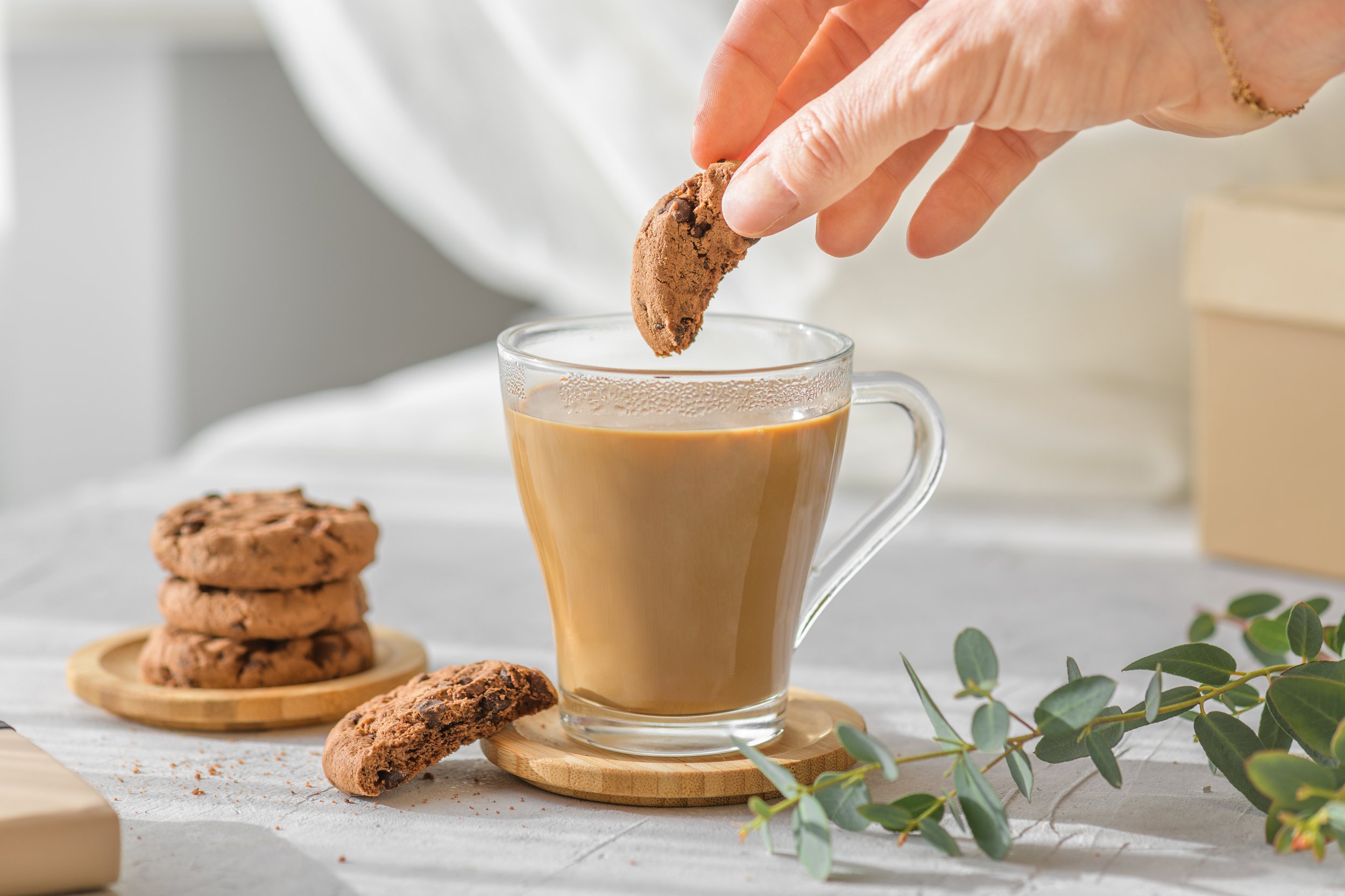 Cup_Of_Coffee_With_Milk_With_Cookies__Italian_Breakfast_original_2910587.jpg